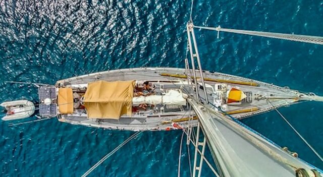 Not a drone shot 😉 

Climbed all 96’ of Sea Dragons mast and captured her from a new perspective. 

#caribbean #sailing #sailingadventure