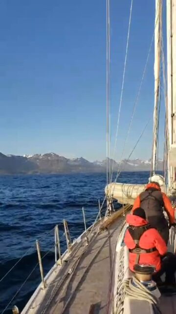 First light, cold air, all hands on deck. Mountains waking up as we prepare to drop anchor. Feels like the kind of moment you don’t forget.
Ready to come meet new friends and make some memories with us? 🌎⛵️
No experience necessary. Adventurous soul required.
#sail #adventuresailing #travelexperience #yachtcharter #sailtheworld